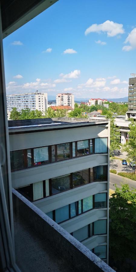 Corner Tower // Prijetno Stanovanje Za 4 Osebe + Free Parking Любляна Екстериор снимка