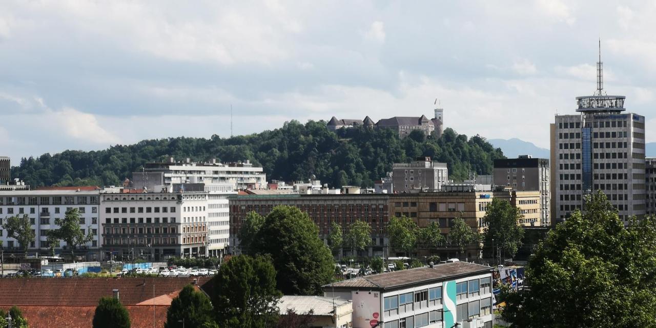 Corner Tower // Prijetno Stanovanje Za 4 Osebe + Free Parking Любляна Екстериор снимка
