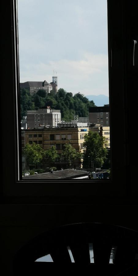 Corner Tower // Prijetno Stanovanje Za 4 Osebe + Free Parking Любляна Екстериор снимка